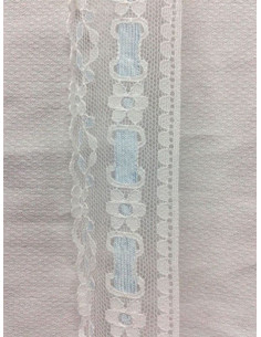 Puntilla blanca con lazo