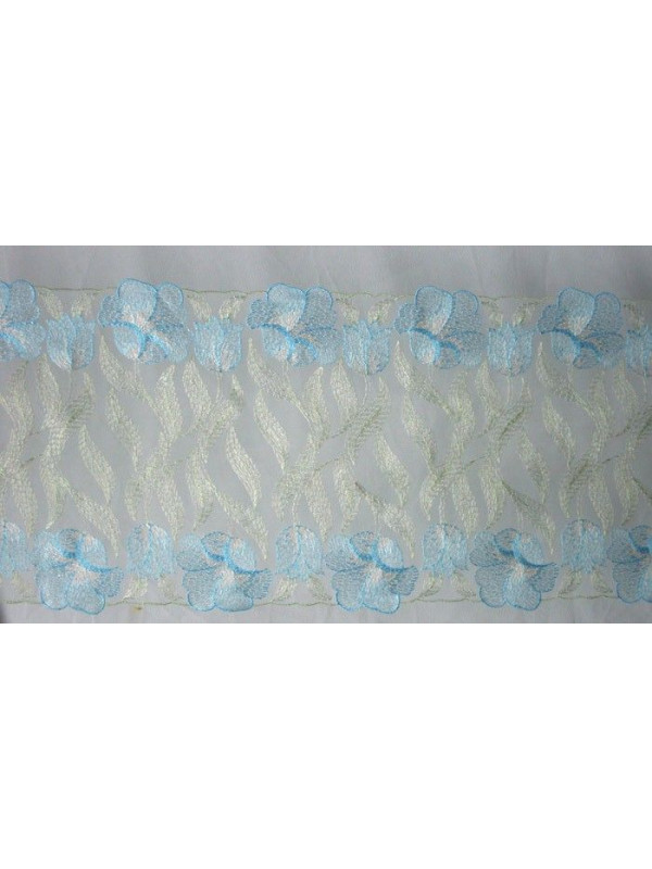 Blonda turquesa y cruda con flores