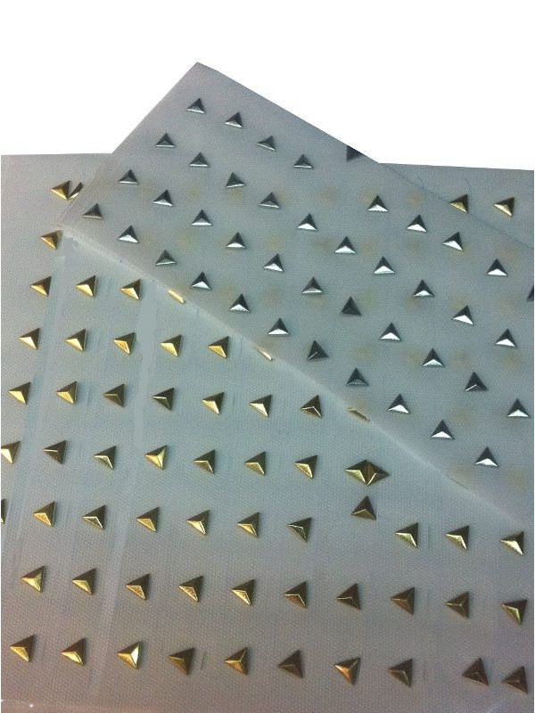 Adorno triangulo para la ropa