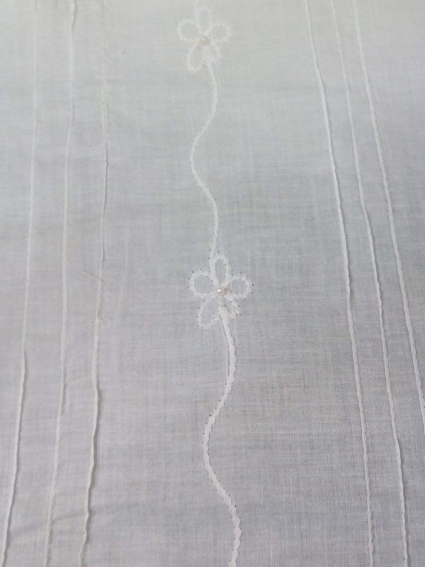 Tejido popelín flores bordado inglés