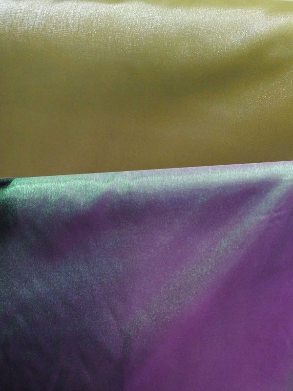 Tejido raso tornasolado