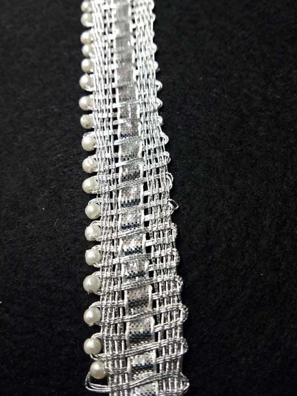 Pasamanería con perlas