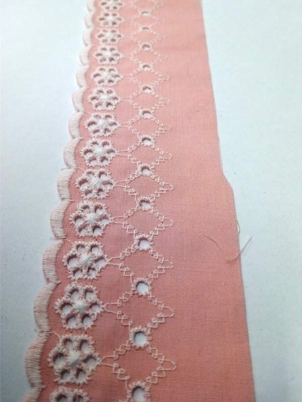 Terminación rosa bordada