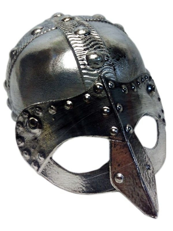 Casco de guerrero con visera