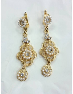 Pendientes dorados con perlas