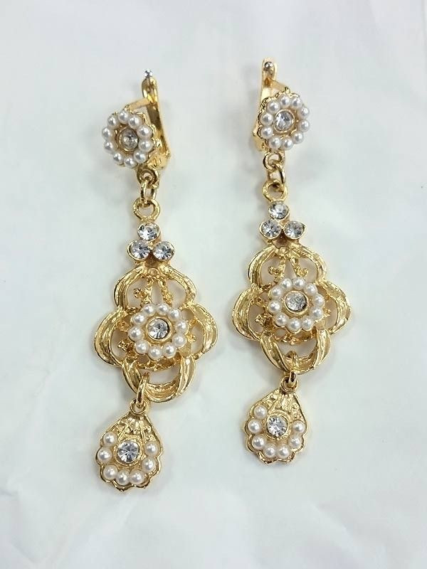 Pendientes dorados con perlas