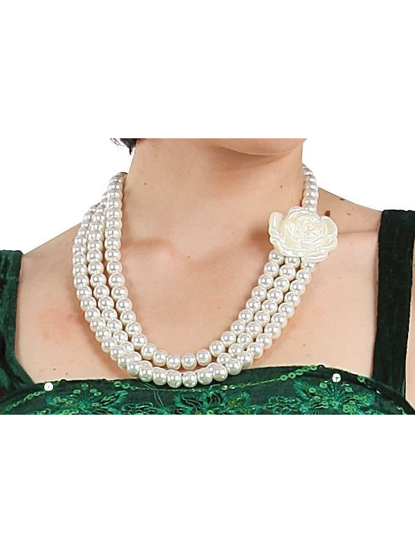 Collar de perlas con flor