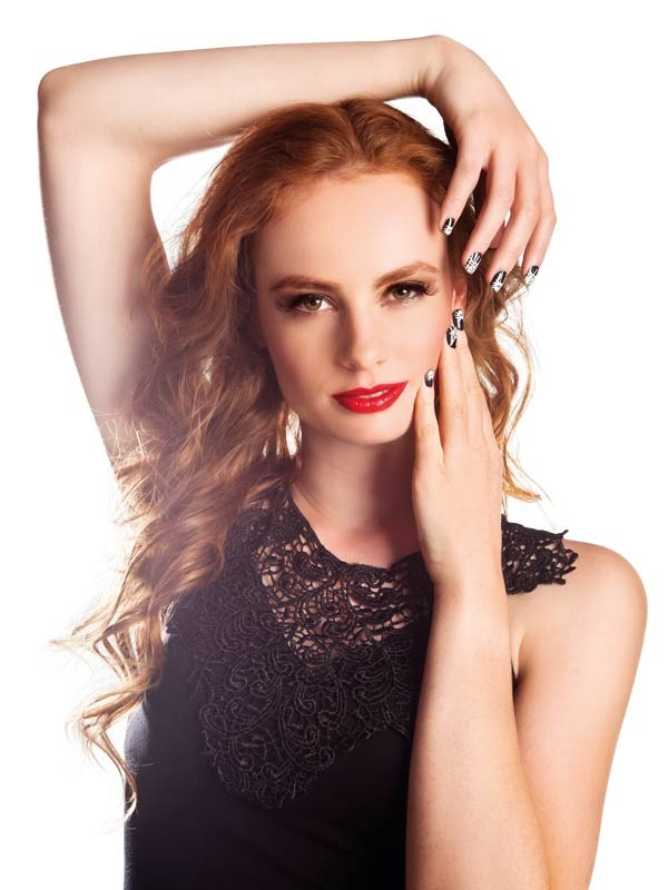 Uñas tela de araña Halloween mujer