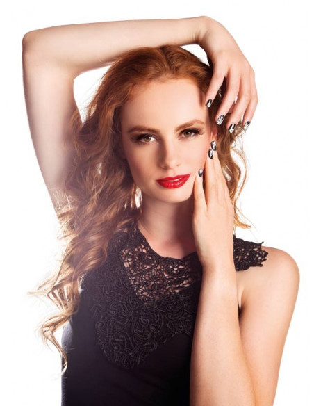 Uñas tela de araña Halloween mujer