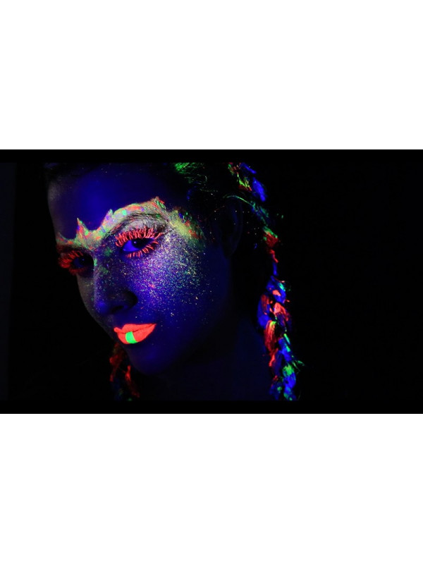 Maquillaje Azul Ultravioleta
