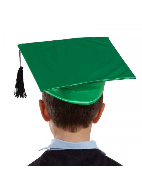 Birretes de graduación de colores