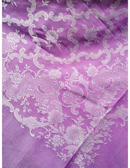 Pañuelo para traje regional morado detalle