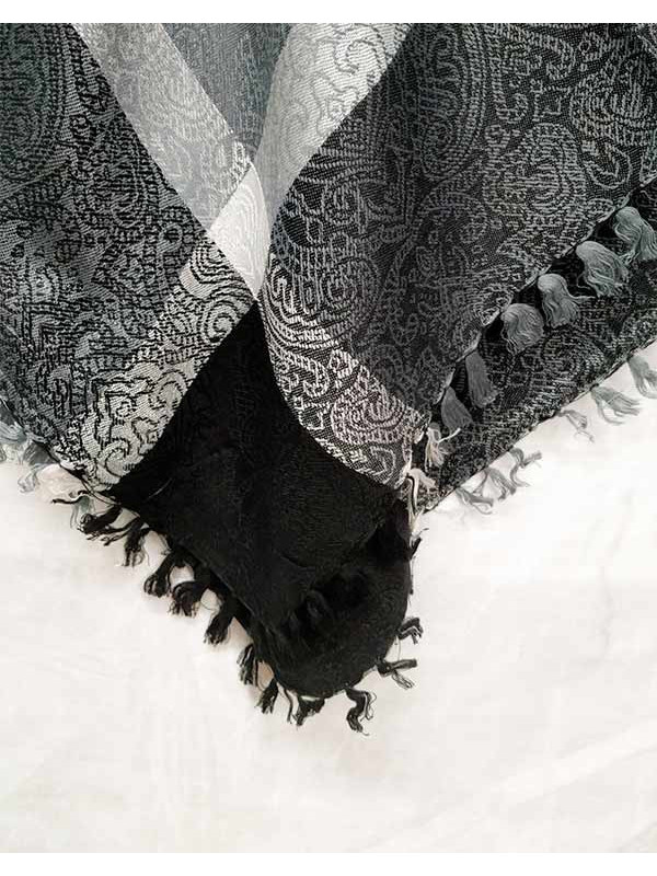 Pañuelo para traje regional gris detalle