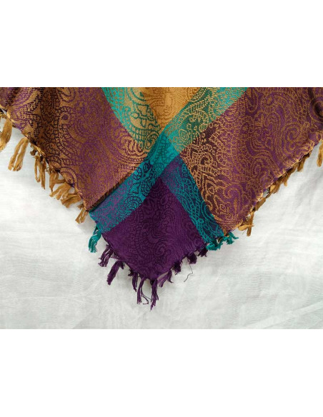Pañuelo para traje regional morado detalle