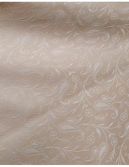 Pañuelo regional con fleco crudo detalle