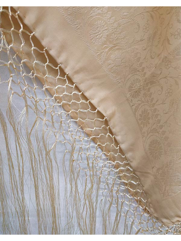 Pañuelo regional con fleco crudo fleco