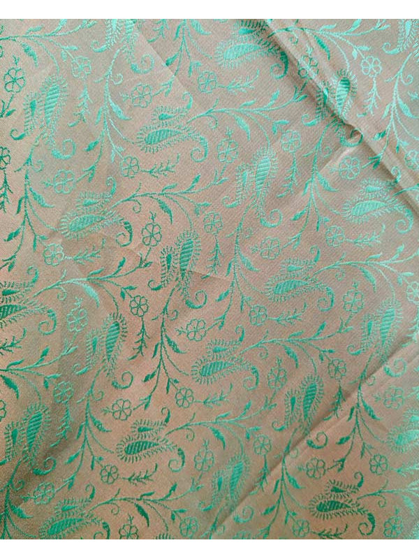 Pañuelo regional con fleco verde detalle