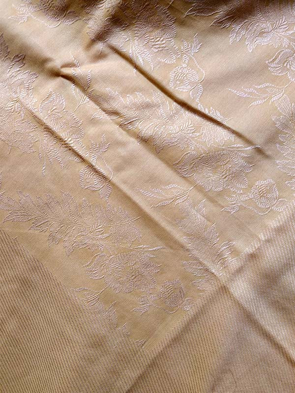 Pañuelo para traje regional oro detalle