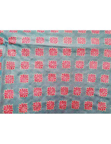 Pañuelo regional 402 fucsia detalles