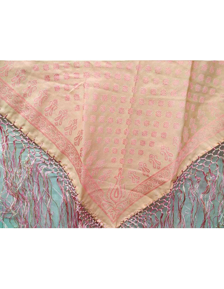 Pañuelo regional 402 rosa detalle
