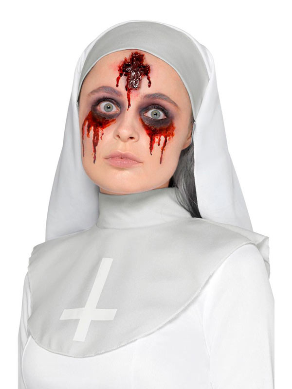 Herida cruz con sangre