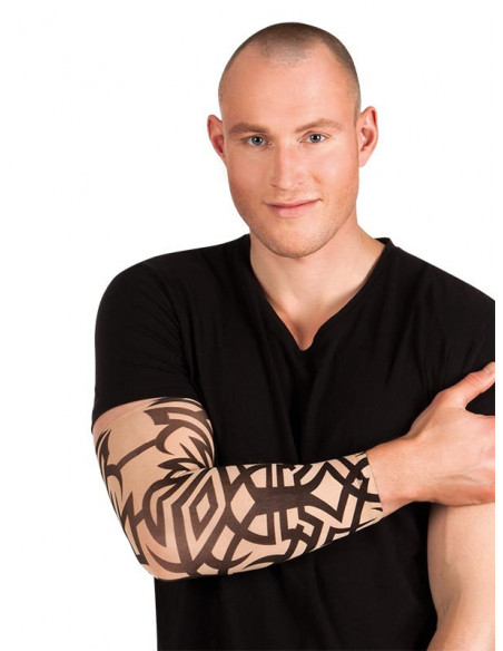 Brazo con tatuajes tribal