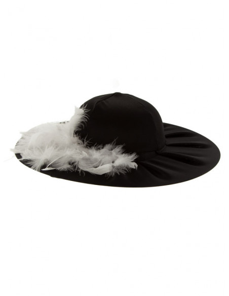 Pamela con marabú negra