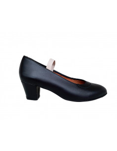 Zapato flamenca de piel claveteado 2