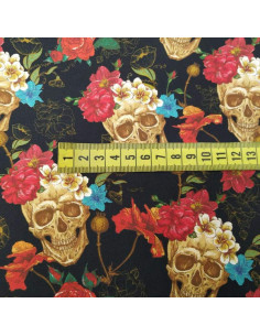 Tela calaveras y floral rojo 2
