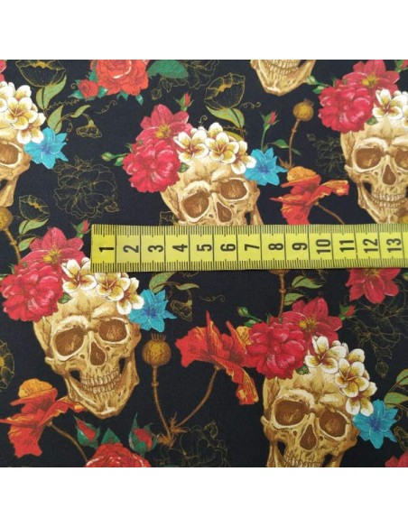 Tela calaveras y floral rojo medida