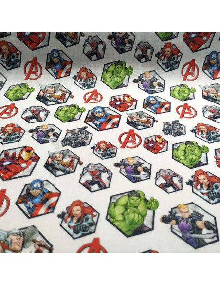 Tela superhéroes Vengadores Marvel diseño