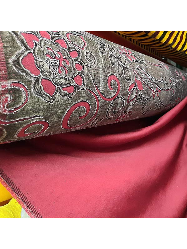 Tejido antelina brocada con estampado en plata detalle