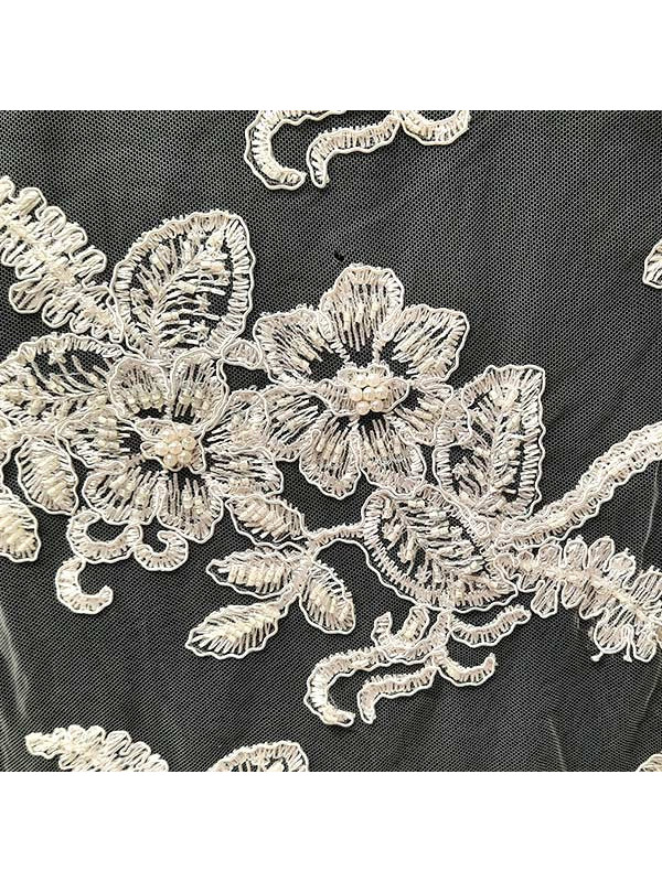 Tul bordado con hilo y piedras Sonja detalle