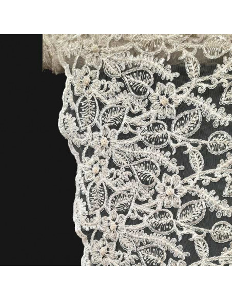 Tul bordado con hilo y piedras Sonja terminación