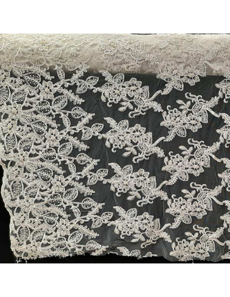 Tul bordado con hilo y piedras Sonja