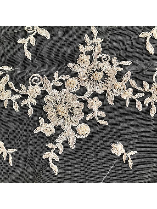 Tul bordado con piedras Meraki detalle