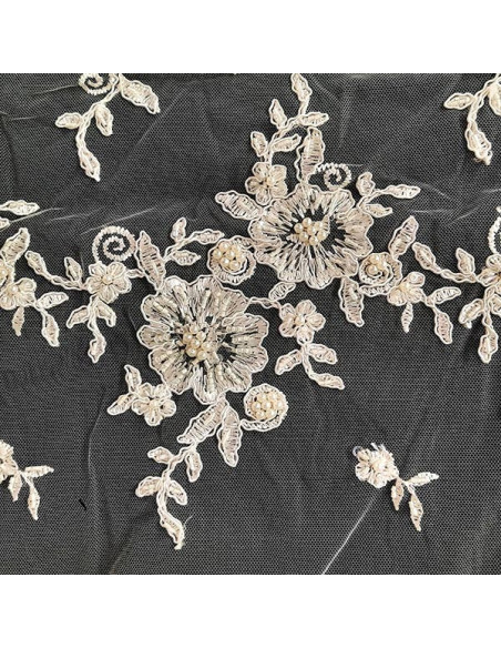 Tul bordado con piedras Meraki detalle