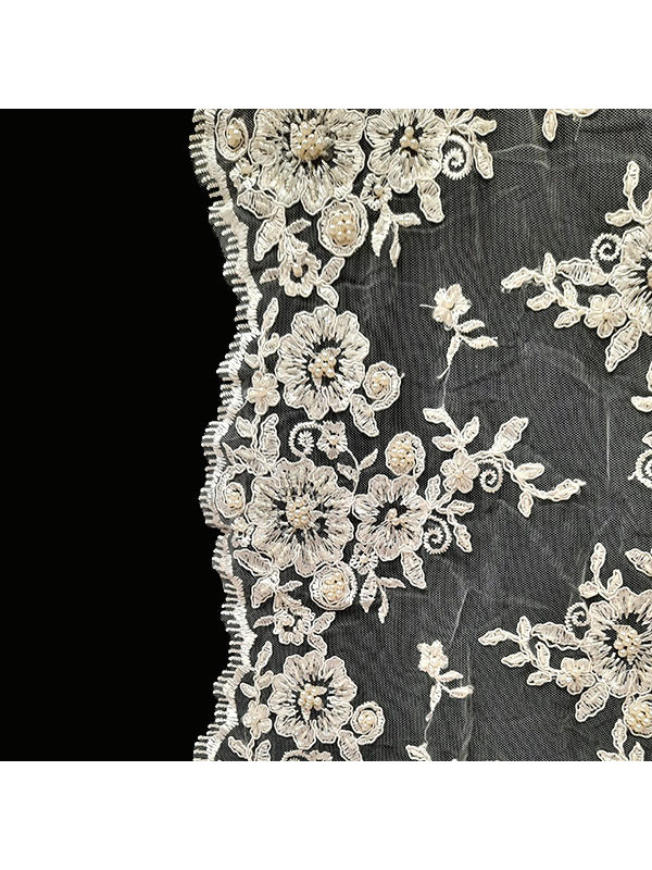 Tul bordado con piedras Meraki terminación