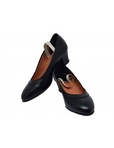 Zapatos flamenca de piel claveteado