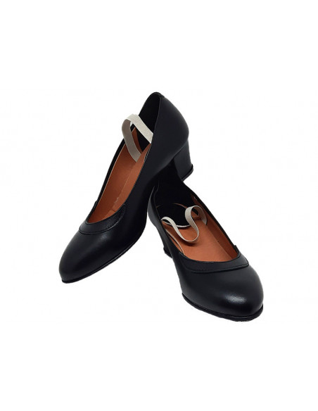 Zapatos flamenca de piel claveteado