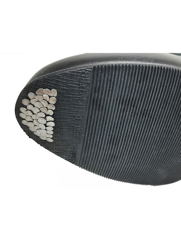 Zapatos flamenca de piel claveteado