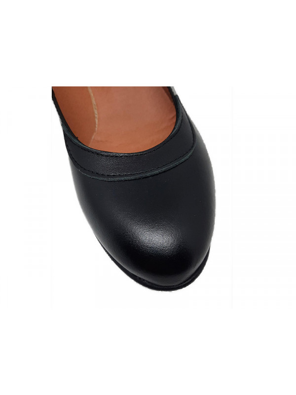 Zapatos flamenca de piel claveteado