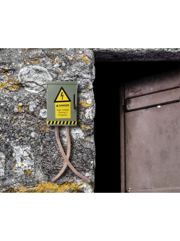 Caja de fusibles con luz y movimiento ambiente