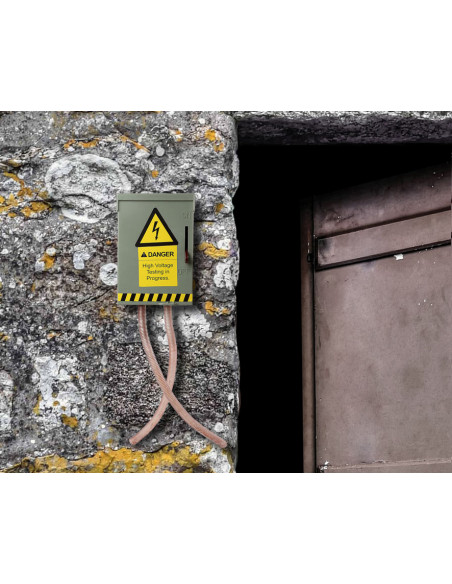 Caja de fusibles con luz y movimiento ambiente