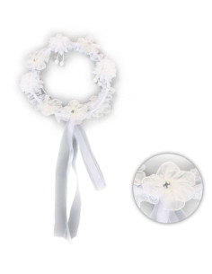 Corona de flores blancas